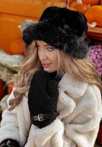 Пухкава шапка с косъм в две разцветки - 2