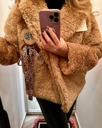 Пухкаво късо палто “Teddy Bear” с апликация мече в две... - 3