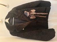 Пухкаво късо палто “Teddy Bear” с апликация мече в две... - 2