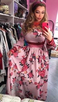 Елегантна дълга ефектна рокля с голяма цепка в розово на... - 1