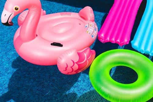 Закупуване и използване на надуваеми водни играчки