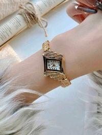 Часовник Kelly Gold - small - 2 Часовник Kelly Gold - small - 2