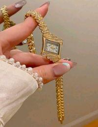 Часовник Kelly Gold - small - 0 Часовник Kelly Gold - small - 0