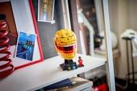 LEGO Editions Scuderia Ferrari HP Lewis Hamilton Helmet (43022) - 8