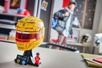 LEGO Editions Scuderia Ferrari HP Lewis Hamilton Helmet (43022) - 9