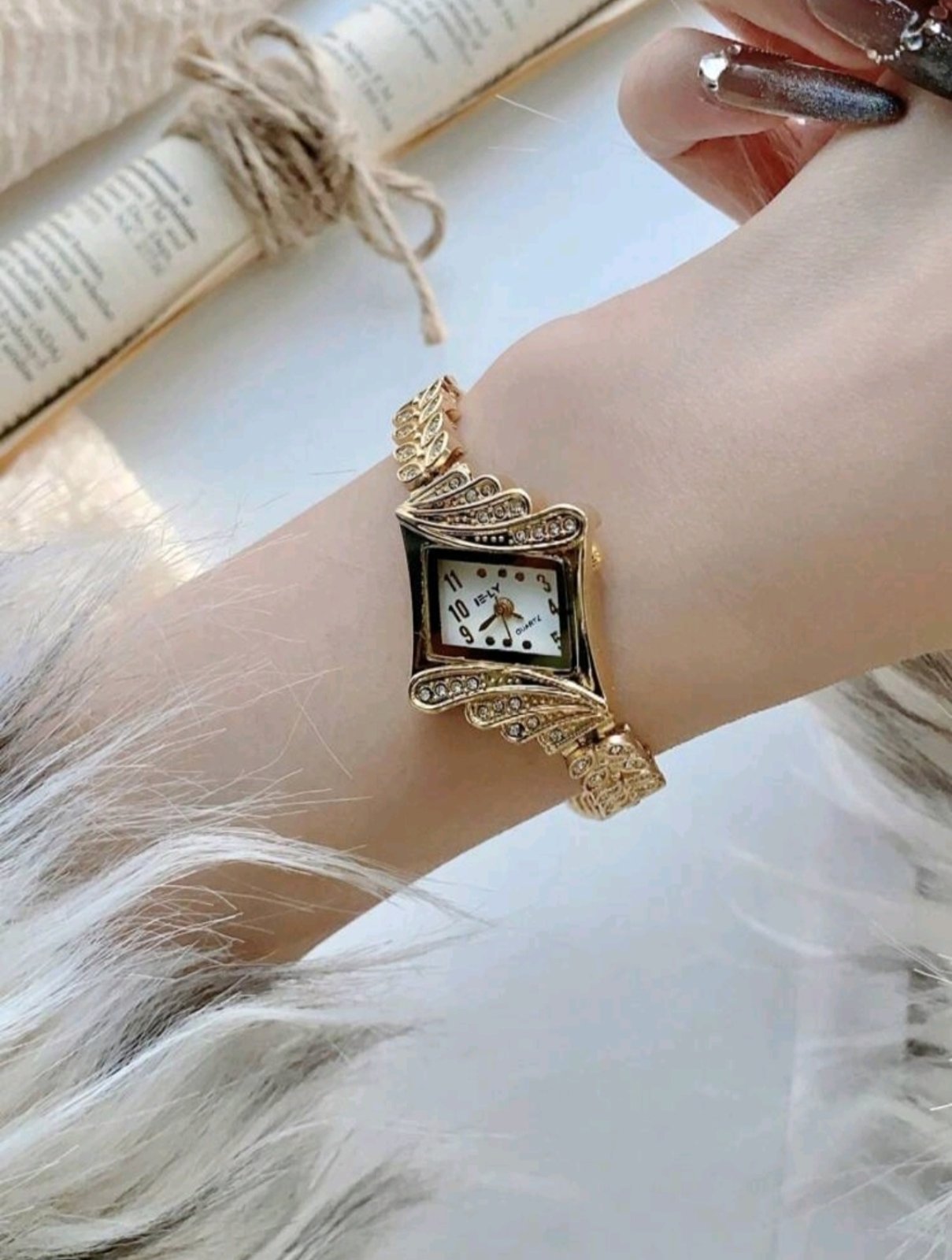 Часовник Kelly Gold