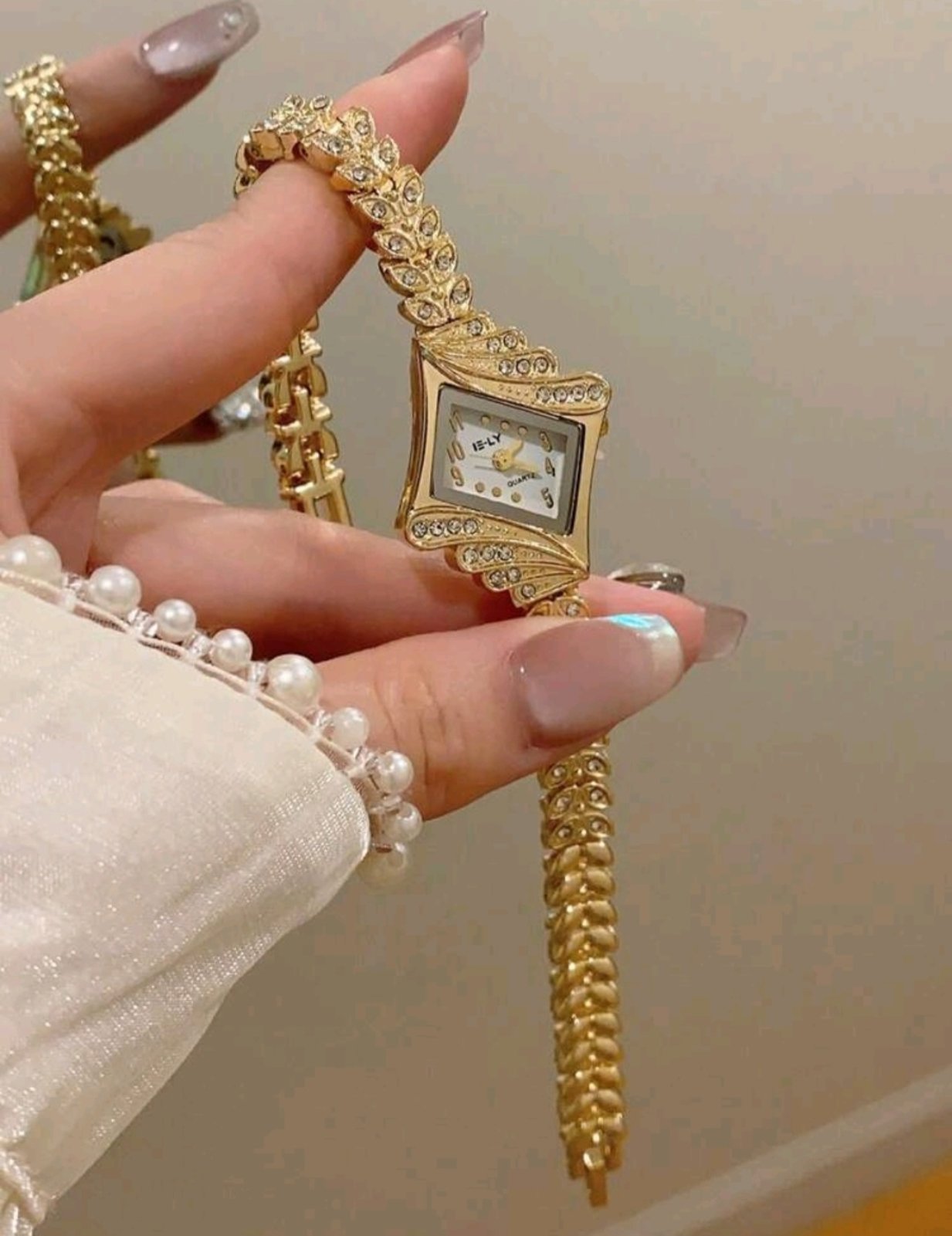 Часовник Kelly Gold
