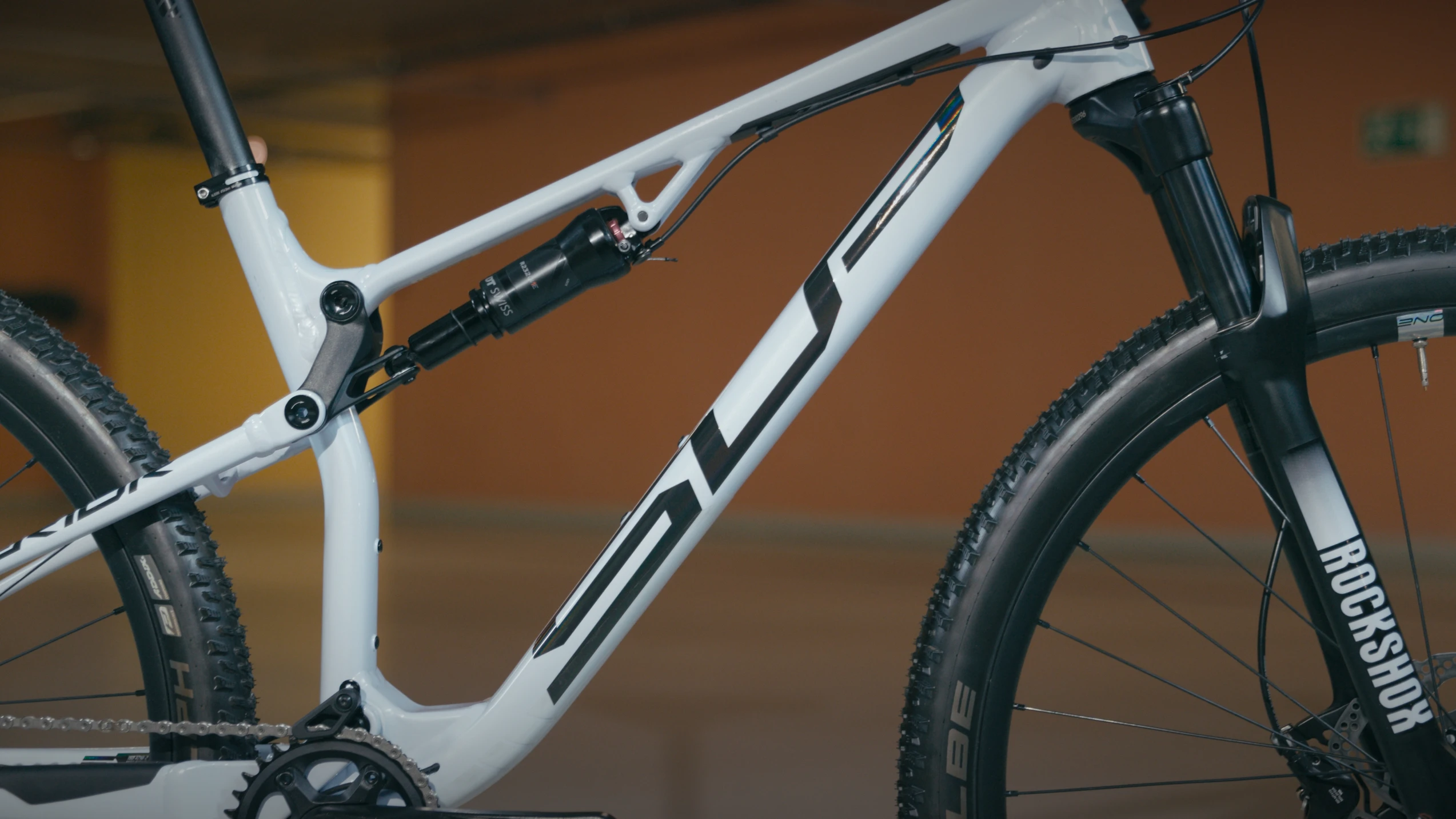 Планински велосипед Superior XF919RC 29" White\Hologram